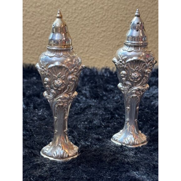 Vintage Oneida Ltd Silver Plated Ornate Salt & Pepper Shakers Floral Design 5.5" - Picture 4 of 7